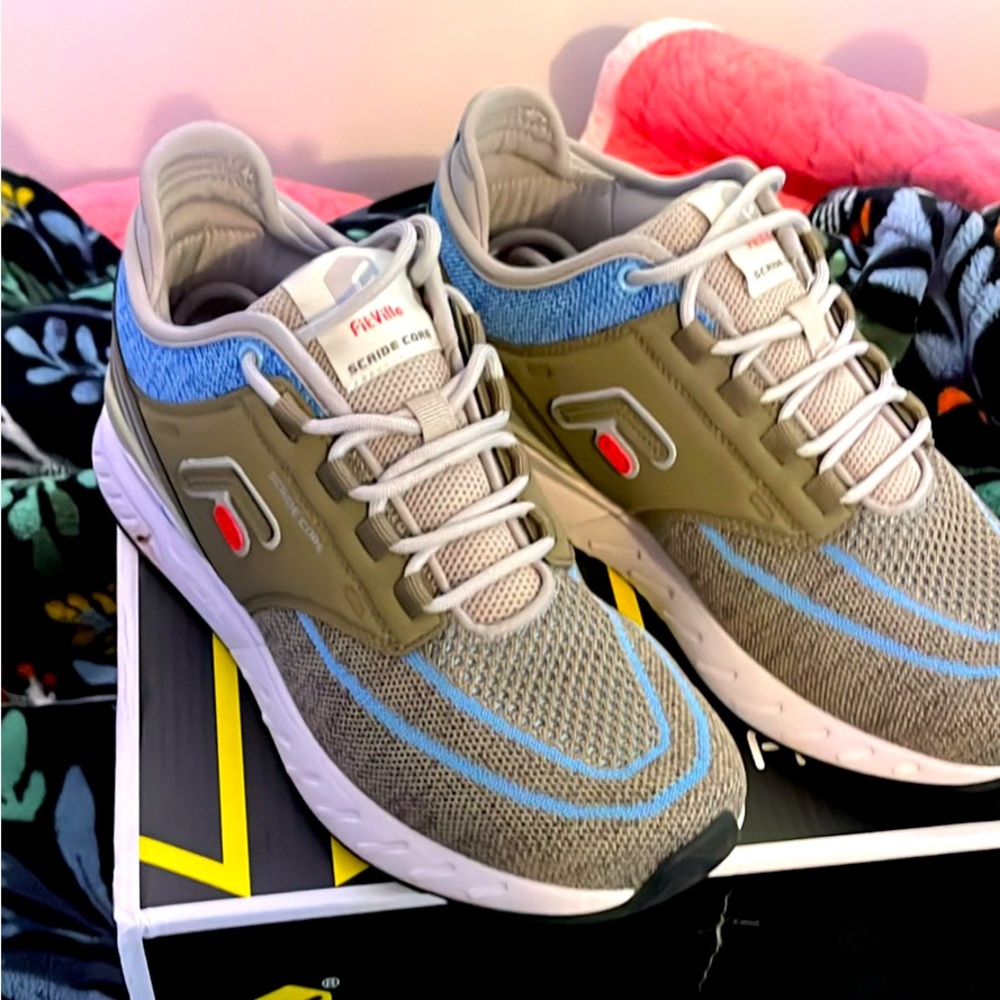 They are fit ville shoes, they are in perfect condition